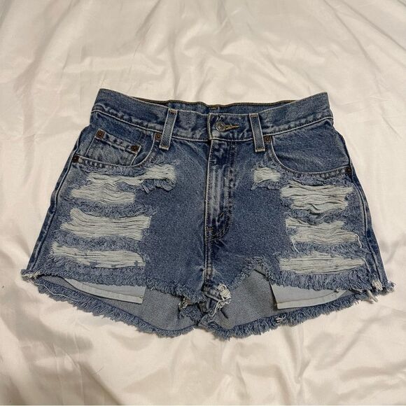 Levi’s 550 distressed shorts for summer - Picture 3 of 12